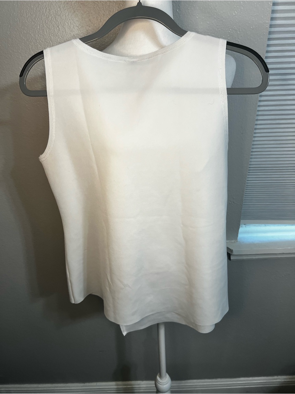 Ic by connie k Top Medium White Tank With Slit Crew Neck Long - Picture 13 of 14